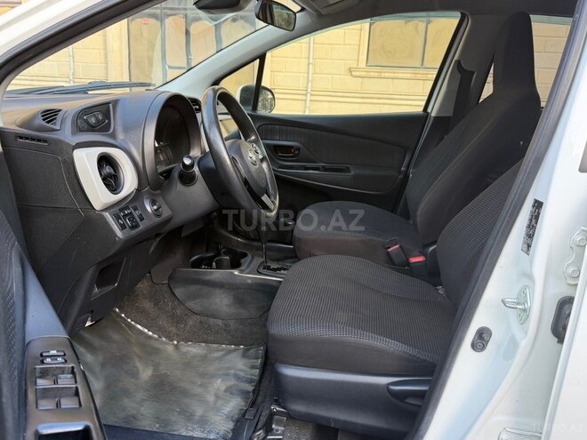 Toyota Vitz-11