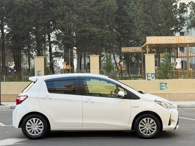 Toyota Vitz-5