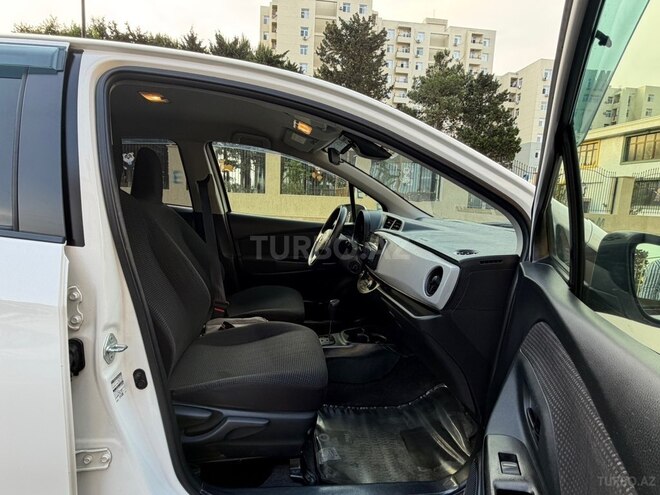 Toyota Vitz-10