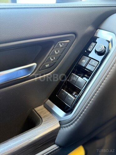 Toyota Land Cruiser-12