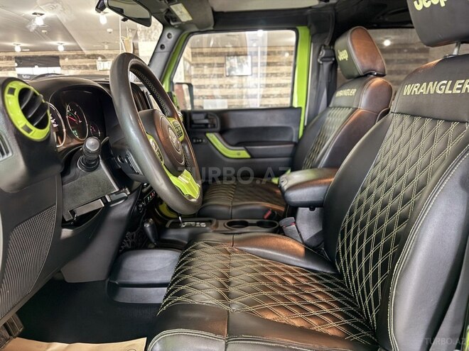 Jeep Wrangler-12