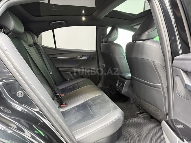 Toyota Camry-13