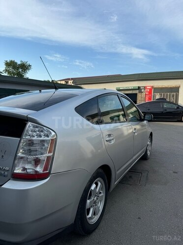 Toyota Prius-5