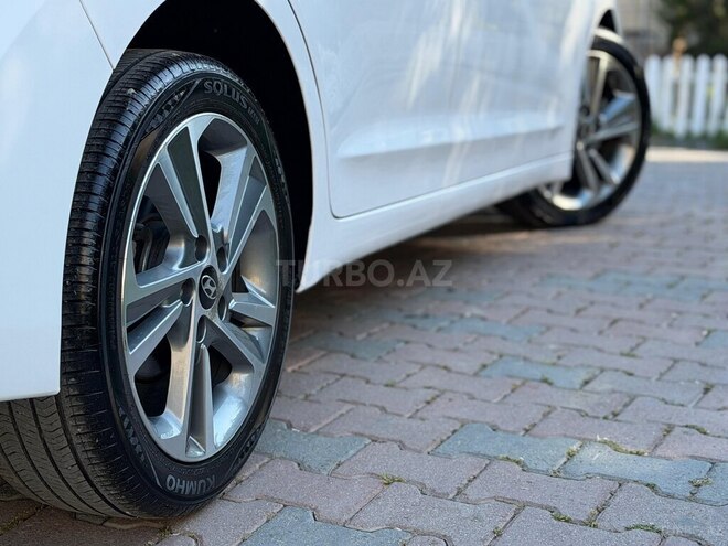 Hyundai Elantra-5