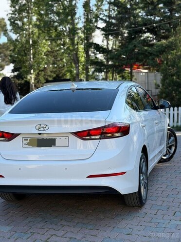 Hyundai Elantra-4
