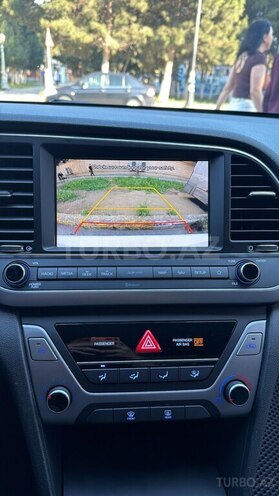 Hyundai Elantra-8