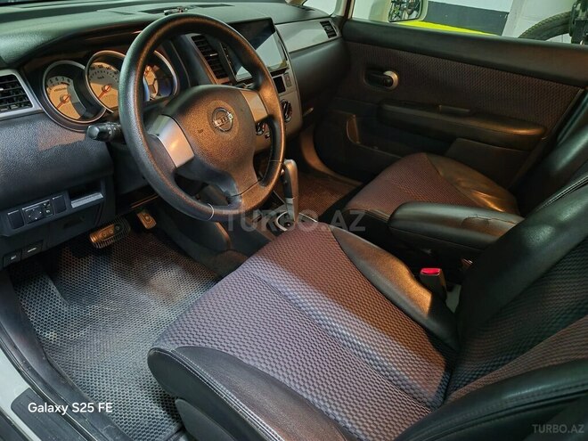 Nissan Tiida-5