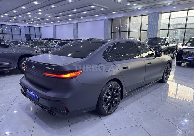 BMW M760e-5