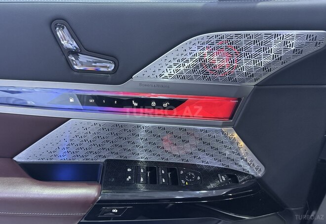 BMW M760e-19