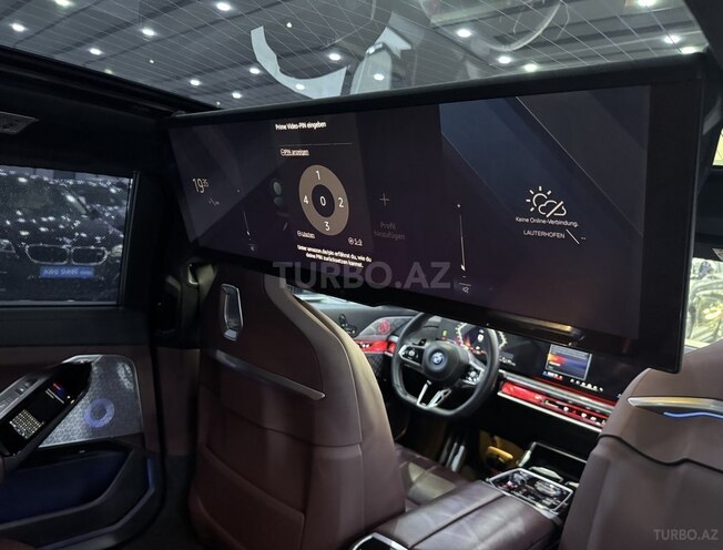 BMW M760e-18