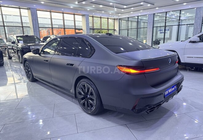 BMW M760e-6