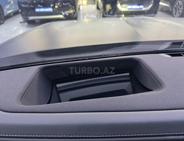 BMW M760e-23