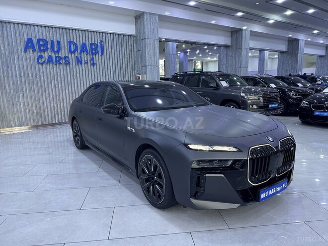 BMW M760e-3