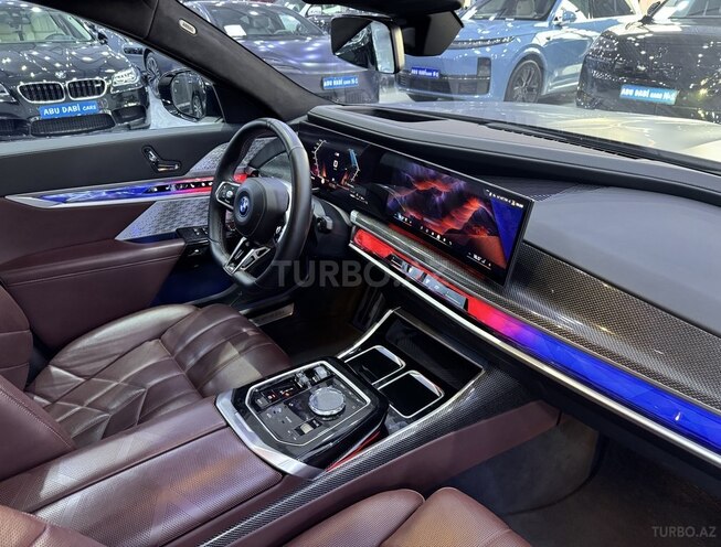 BMW M760e-11