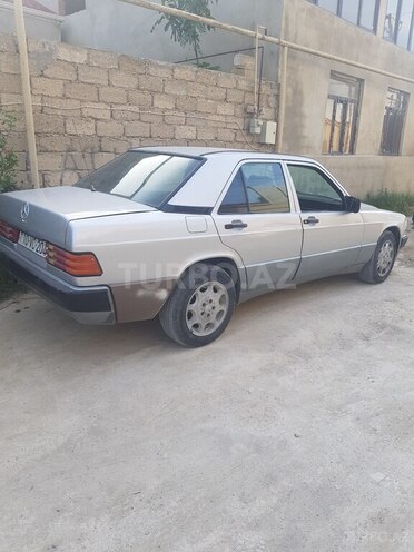 Mercedes 190-2