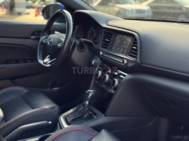 Hyundai Elantra-21