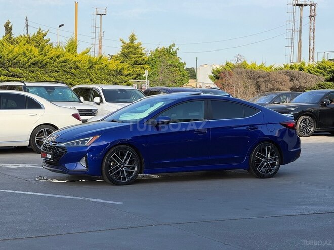 Hyundai Elantra-12