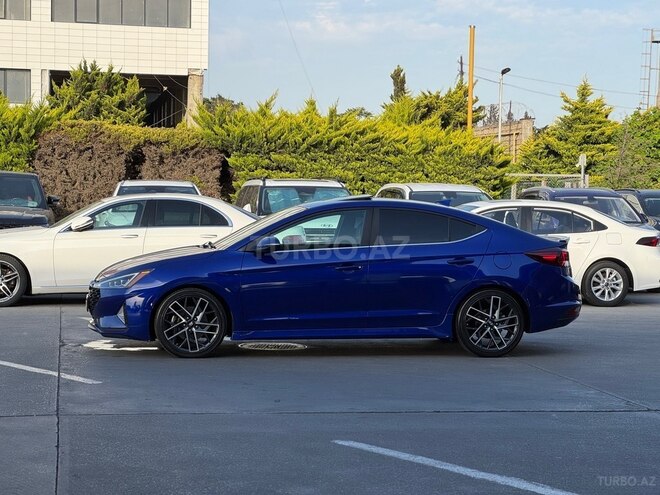 Hyundai Elantra-11