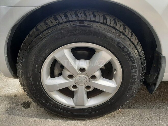 Kia Sorento-13