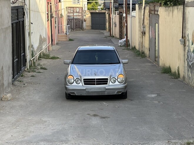 Mercedes E 230-11
