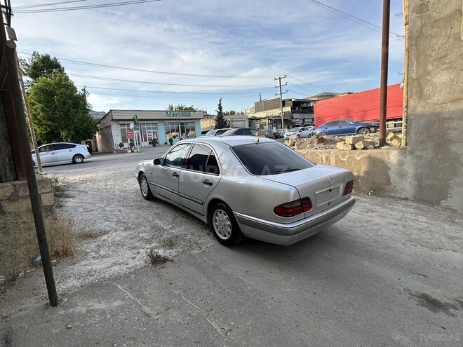 Mercedes E 230-4
