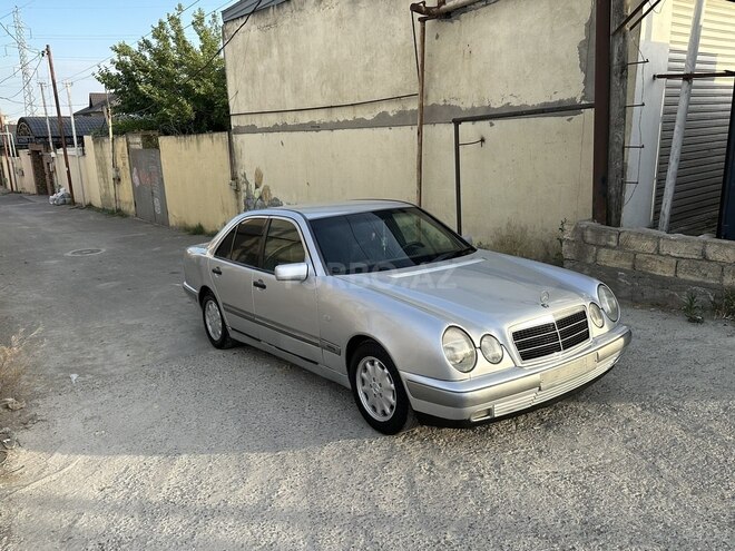 Mercedes E 230-6