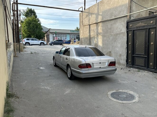 Mercedes E 230-13