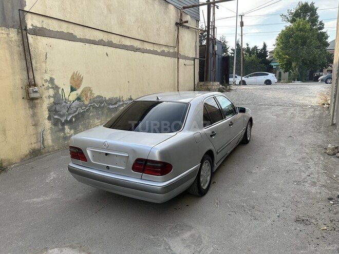 Mercedes E 230-12