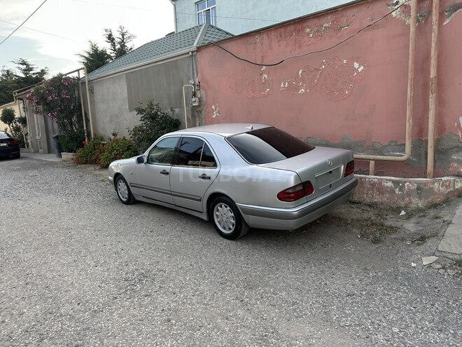 Mercedes E 230-2