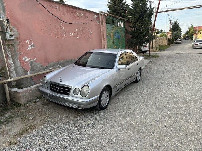 Mercedes E 230-1