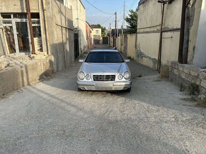 Mercedes E 230-8