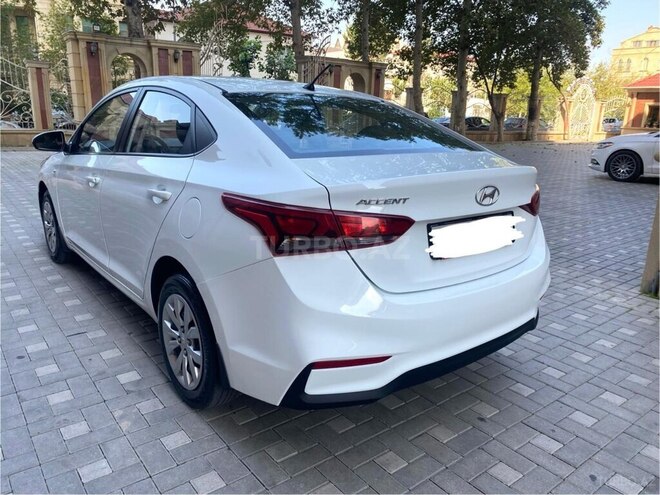 Hyundai Accent-4