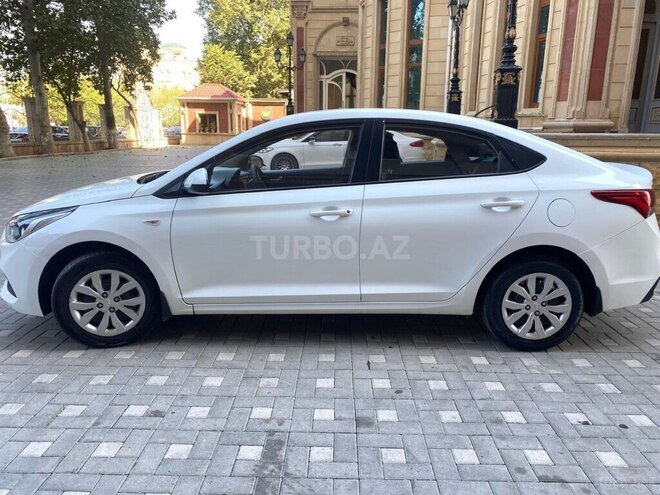 Hyundai Accent-8