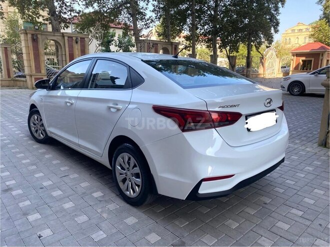 Hyundai Accent-9