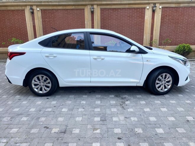 Hyundai Accent-7