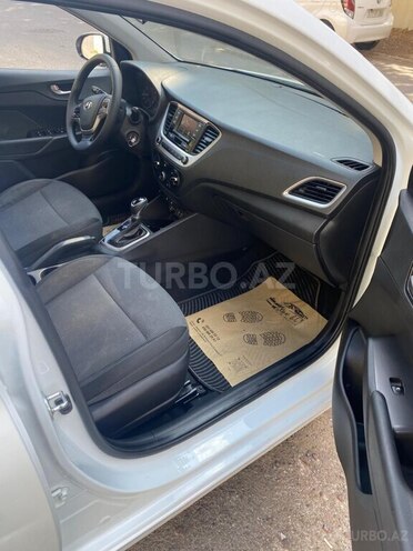 Hyundai Accent-14