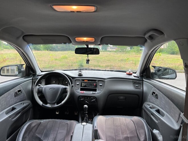 Kia Rio-4