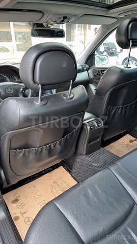 Mercedes C 320-9