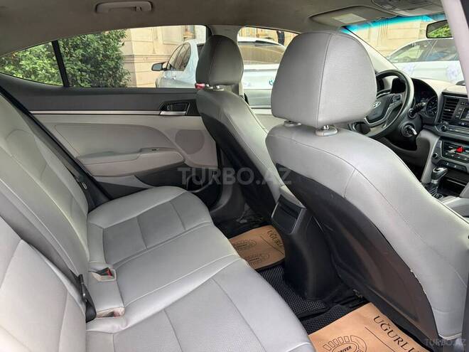 Hyundai Elantra-6