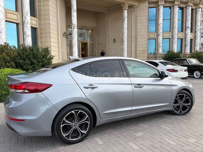 Hyundai Elantra-7