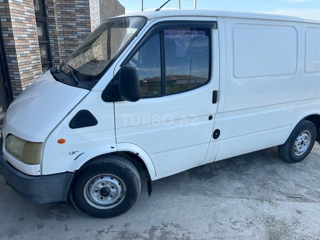Ford Transit-4