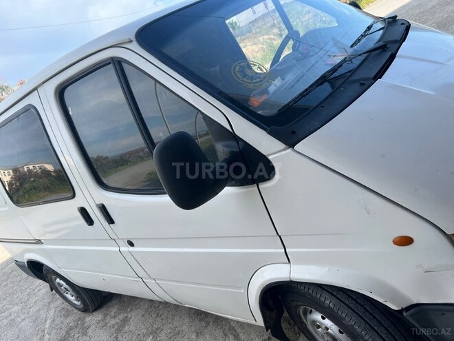 Ford Transit-5