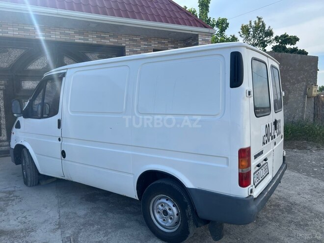Ford Transit-8