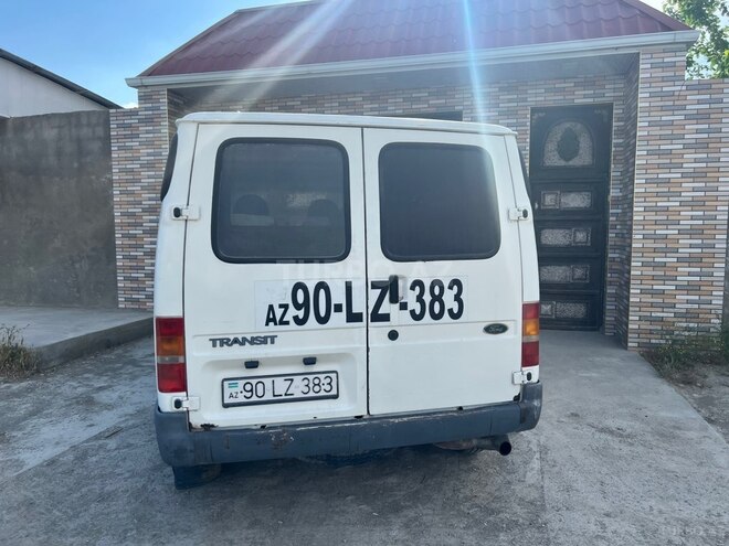 Ford Transit-6