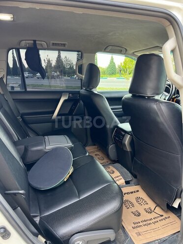 Toyota Land Cruiser Prado-15
