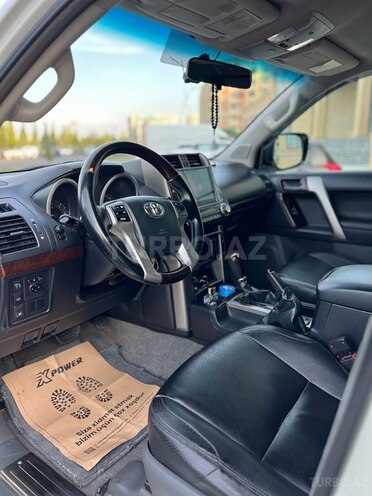 Toyota Land Cruiser Prado-13