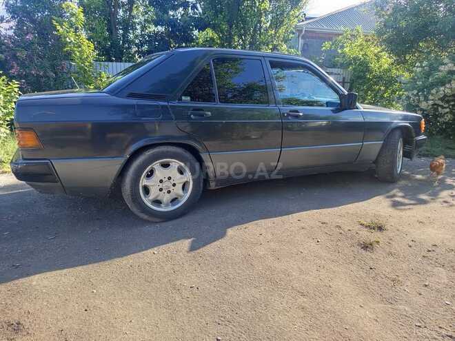 Mercedes 190-2