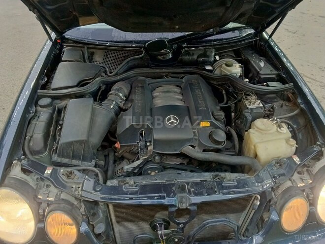 Mercedes E 320-11