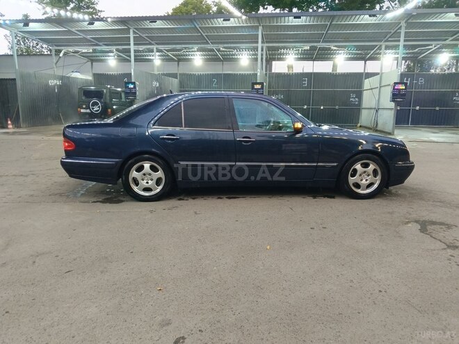 Mercedes E 320-7