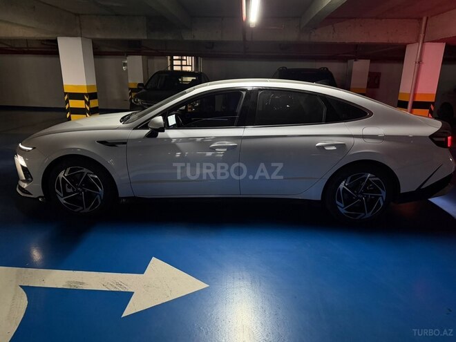 Hyundai Sonata-12